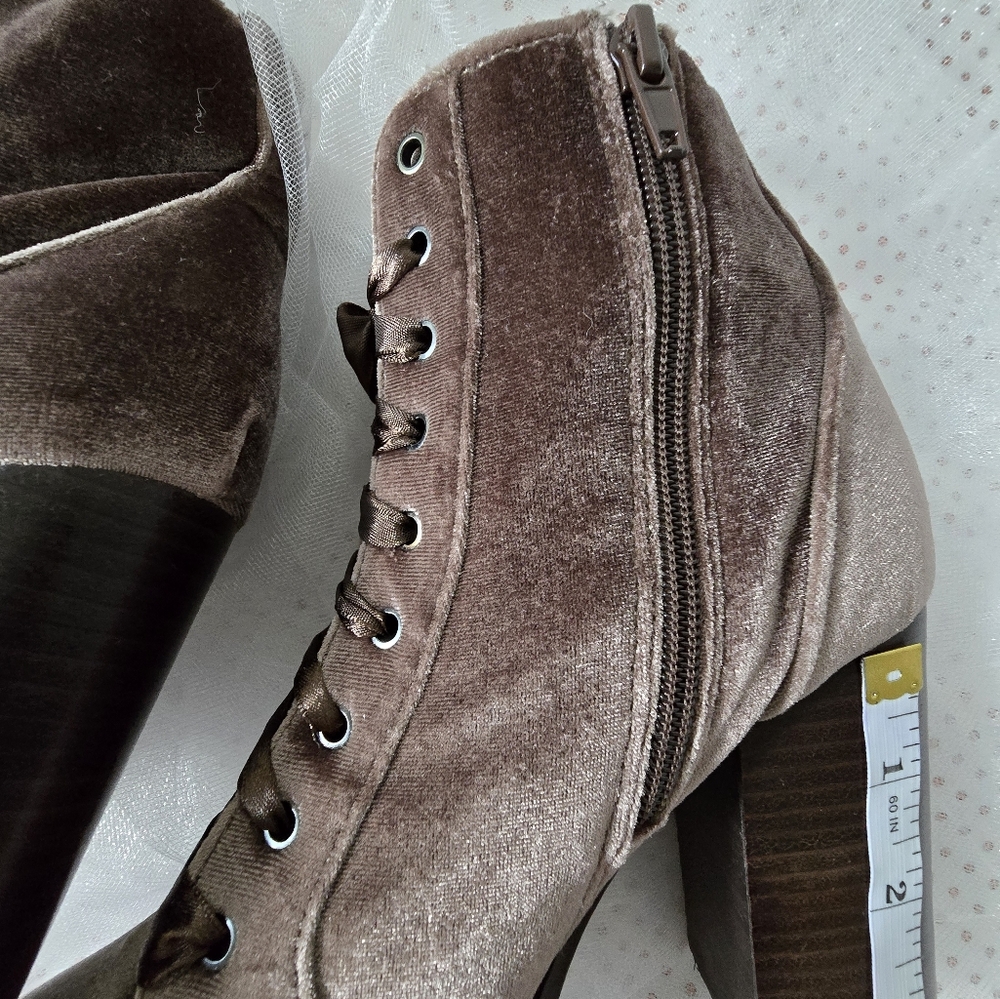 Steve Madden Frost Brown Velvet Lace-Up Ankle Boots Size 7.5M - Picture 9 of 10